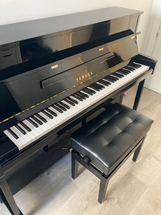Piano YAMAHA B2 Acústico + Banqueta