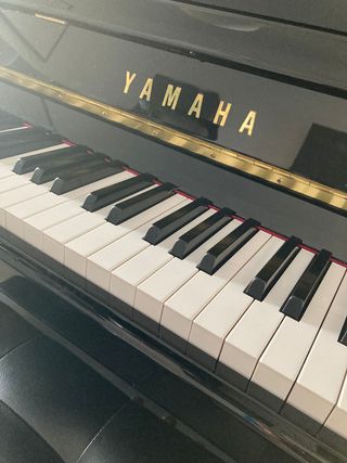 Piano YAMAHA B2 Acústico + Banqueta