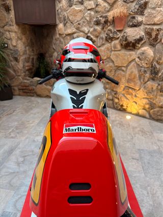 Casco shoei X-spirit 3 y chaqueta a juego rainey