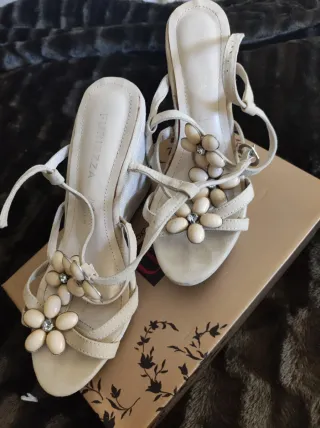 Sandalias Furiezza Beige Flores
