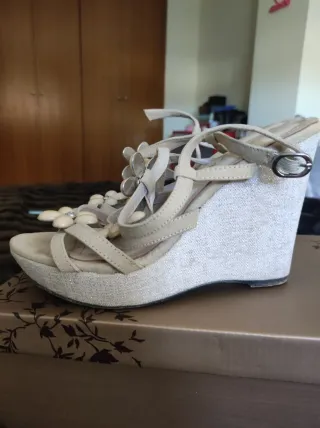 Sandalias Furiezza Beige Flores
