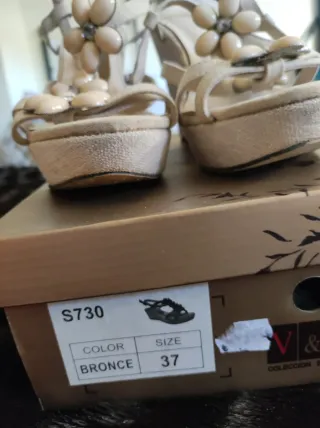 Sandalias Furiezza Beige Flores