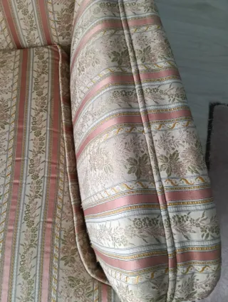 Sillón vintage beige y rosa Tengo dos. Idénticos