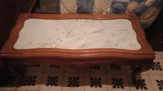 Mesa de centro de madera y mármol