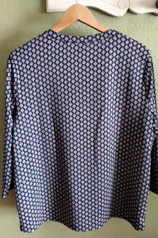 Blusa Cortefiel azul marino con estampado