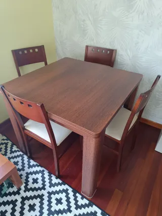 Mesa comedor extensible 1.80m + 4 sillas