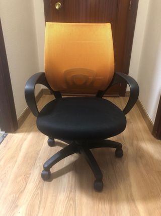 Escritorio Ikea Micke y silla de oficina de regalo