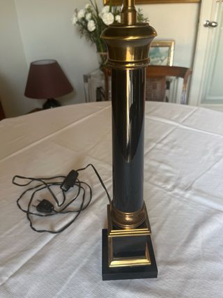 Lámpara de mesa antigua dorada y negra