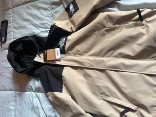 Chaqueta The North Face Beige y Negra