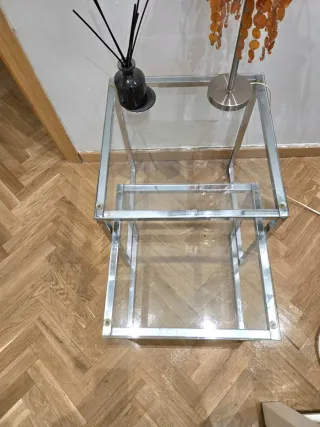 Tavoli ausiliari in vetro e metallo