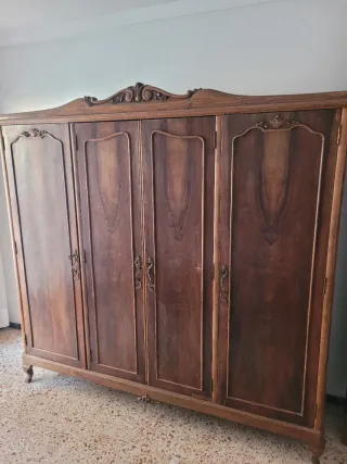 Armario ropero antiguo de madera
