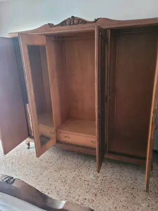 Armario ropero antiguo de madera