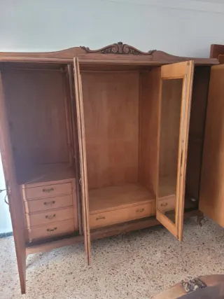Armario ropero antiguo de madera