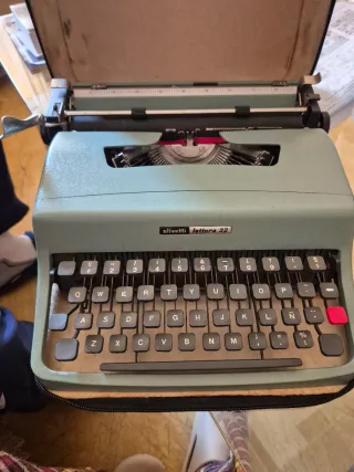 Máquina de escribir Olivetti Lettera 32