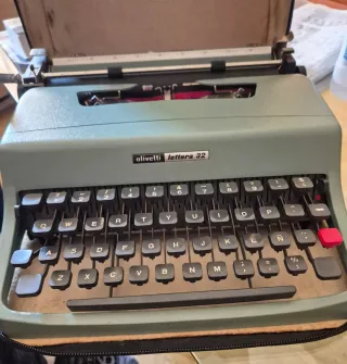 Máquina de escribir Olivetti Lettera 32