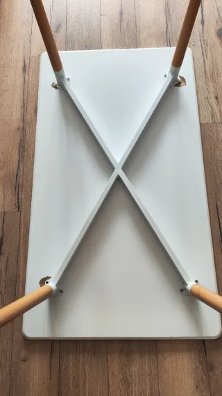 Mesa comedor blanca patas madera