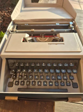 Máquina de escribir Hispano Olivetti
