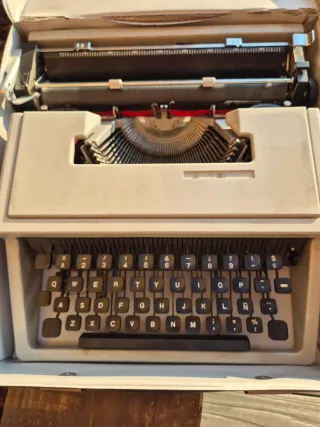 Máquina de escribir Hispano Olivetti