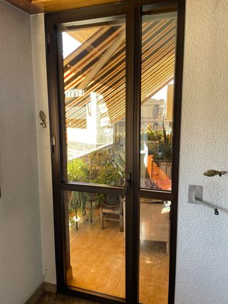 Puerta para patio de aluminio