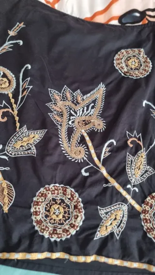 Falda negra bordada mujer talla 46