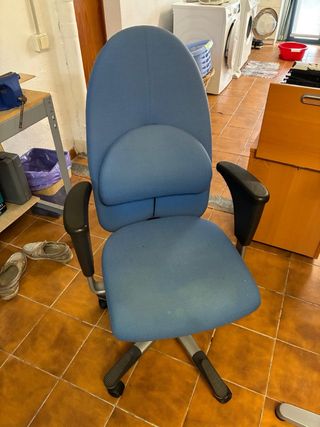 Silla de escritorio ergonómica azul