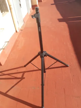 Trípode para altavoces negro