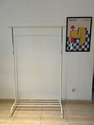 Burro perchero blanco + 10 perchas de madera