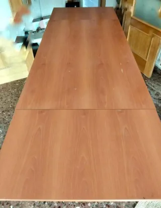 Mesa de salón de madera