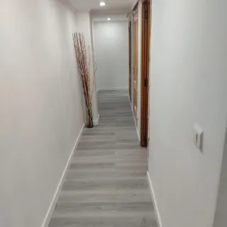 Instalador de suelo laminado