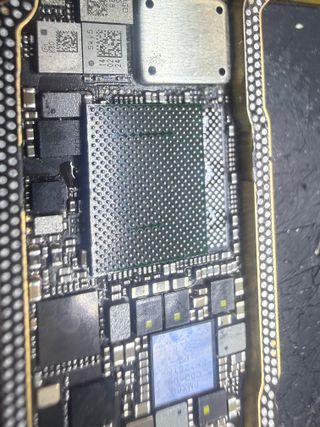 Reparación de pantallas iPhone con 1 año garantía