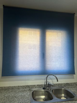 Estor enrollable azul