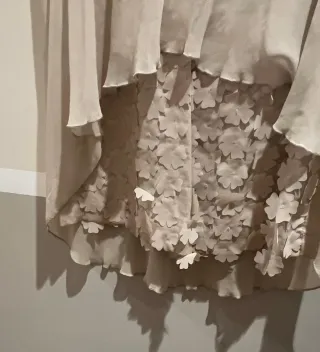 Vestido corto elegante beige