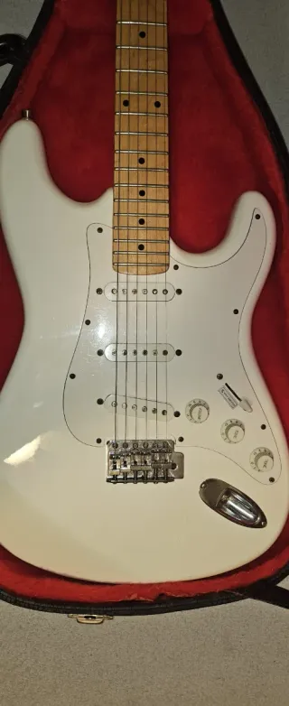 Guitarra Cort Stratocaster Vintage Blanca