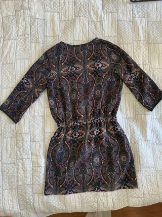 Vestido estampado burdeos y turquesa fondo gris