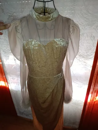 Vestido dorado elegante sin estrenar