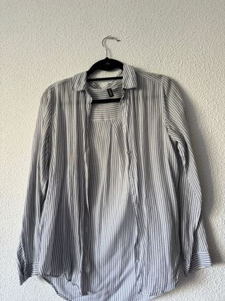 Camisa de rayas azul y blanco