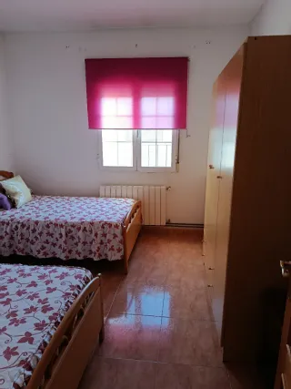 Se alquilan camas en dos habitaciones compartidaa