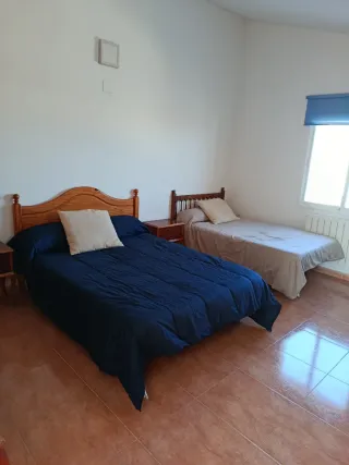 Se alquilan camas en dos habitaciones compartidaa