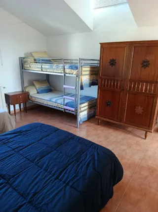 Se alquilan camas en dos habitaciones compartidaa