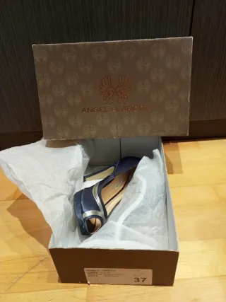 Zapatos de tacón azul marino Ángel Alarcón