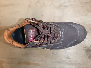 Zapato de seguridad Cofra marrón y naranja