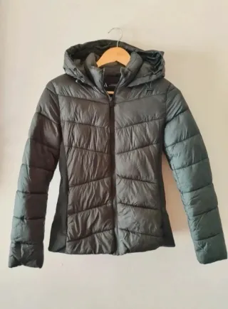 ZARA Chaqueta acolchada verde oscuro con capucha