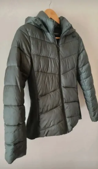 ZARA Chaqueta acolchada verde oscuro con capucha