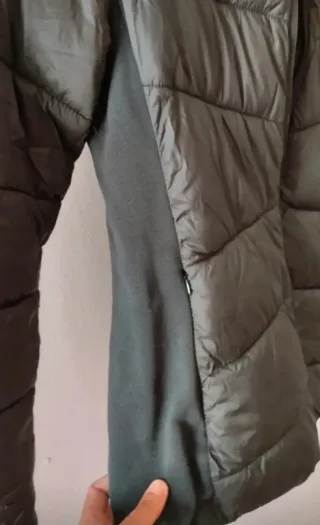 ZARA Chaqueta acolchada verde oscuro con capucha