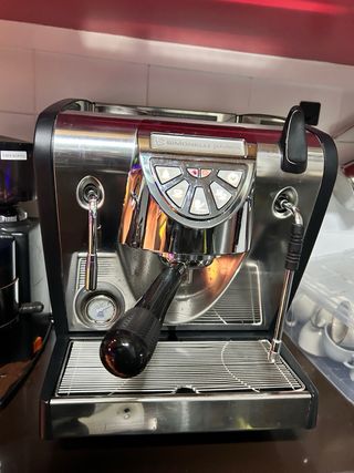 Cafetera industrial . Modelo  Simonelli de Luxe