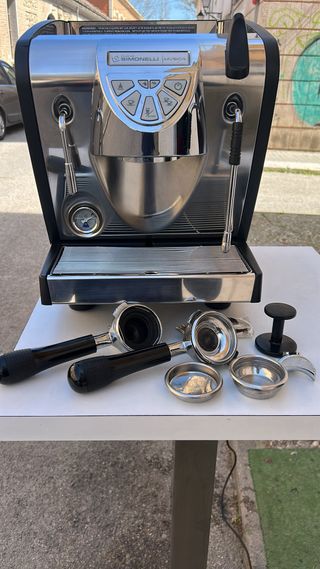 Cafetera industrial . Modelo  Simonelli de Luxe