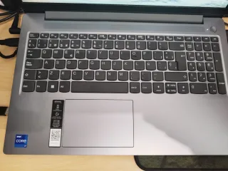 Lenovo IdeaPad Slim 3 15IRH8 i7 13620H 13° GEN.