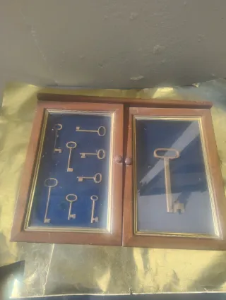 Cubre cuadro eléctrico- llavero decorativo madera.