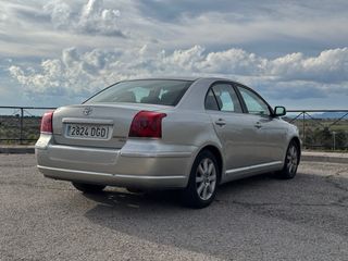 Toyota Avensis 2004