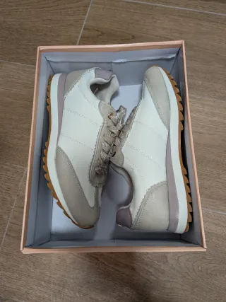 Zapatillas Piccola Piu Beige y Blancas